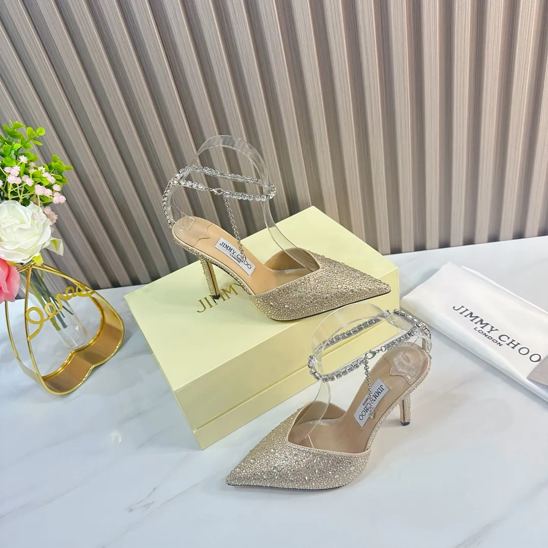 👟👟Ex-factory price 720👟👟 JIMMY CHOO (Jimmy CHOO) 💝💝💝 is a very comprehensive and noble fashion lifestyle brand. It has a series of women's high-heeled, medium-heeled, flat-heeled sandals with the same strap from major fashion bloggers and celebrities in Hong Kong and the United States.  The Australian pointed toe, round toe and square toe series are simply beautiful. Fall in love with elegance and playful sense of the future. Just by looking at them, you want to own them immediately, but you can really think about a pair of exquisite high heels~~~~~~~~~~~~~~~~~ 💝This series is specially designed for extraordinary and indifferent ladies, thus creating a unique overall effect, Jimmy Choo Design products that inspire women to move forward and show their charm💝💝💝 1⃣️Material: Imported silk hot diamond 2⃣️Inner: Imported Italian lambskin, super soft and delicate 3⃣️Outsole: Imported Italian original original color genuine leather outsole Heel height 10.cm (8.5/6.5cm can be made) 4⃣️Code number: 35-39 (34.40.41.42 customized)